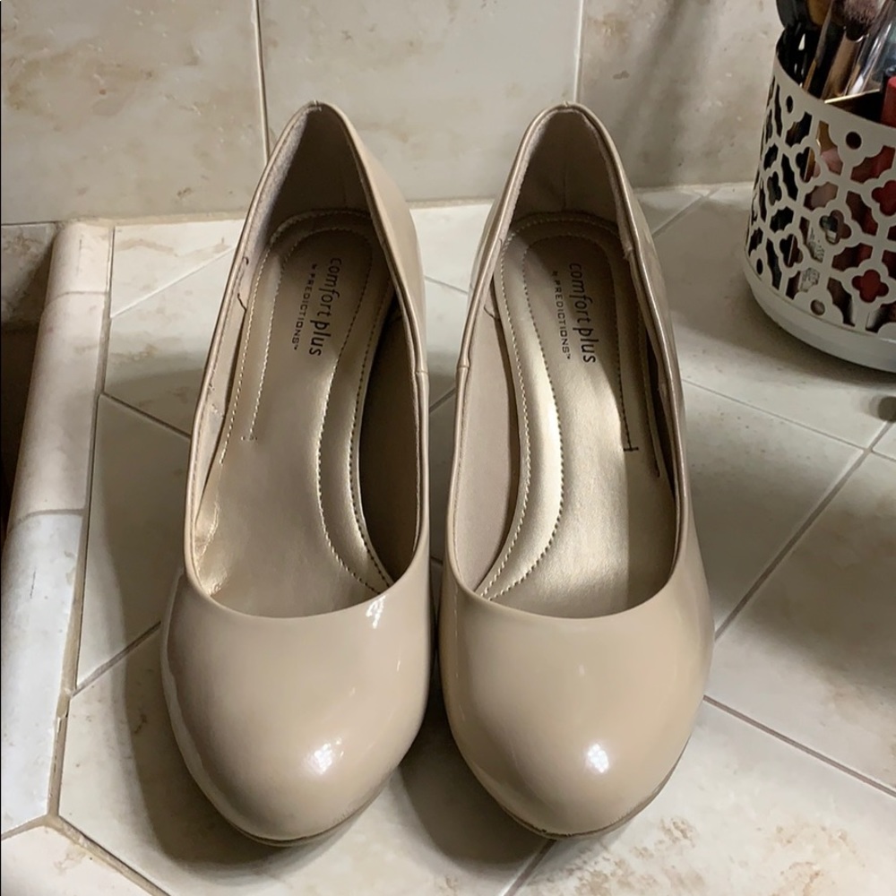 Nude heel